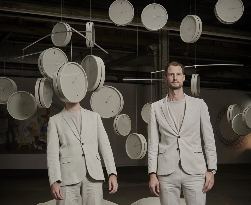 Stijn de Weerd en Remi Versteeg onder de Boring Mobile, BIG ART 2021