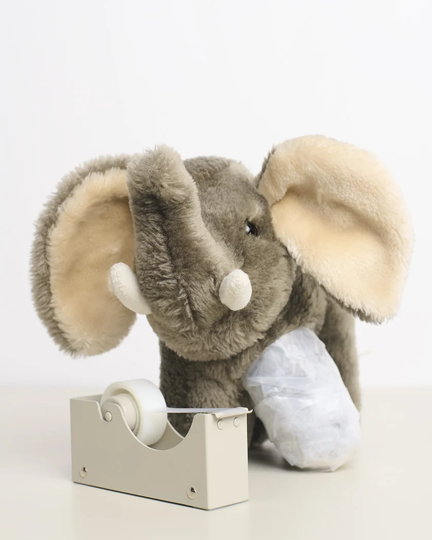 De Tape Dispenser, met een olifant.